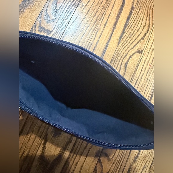 NWOT: Kate Spade Midnight Blue Starry Cosmetic Bag - Picture 4 of 9